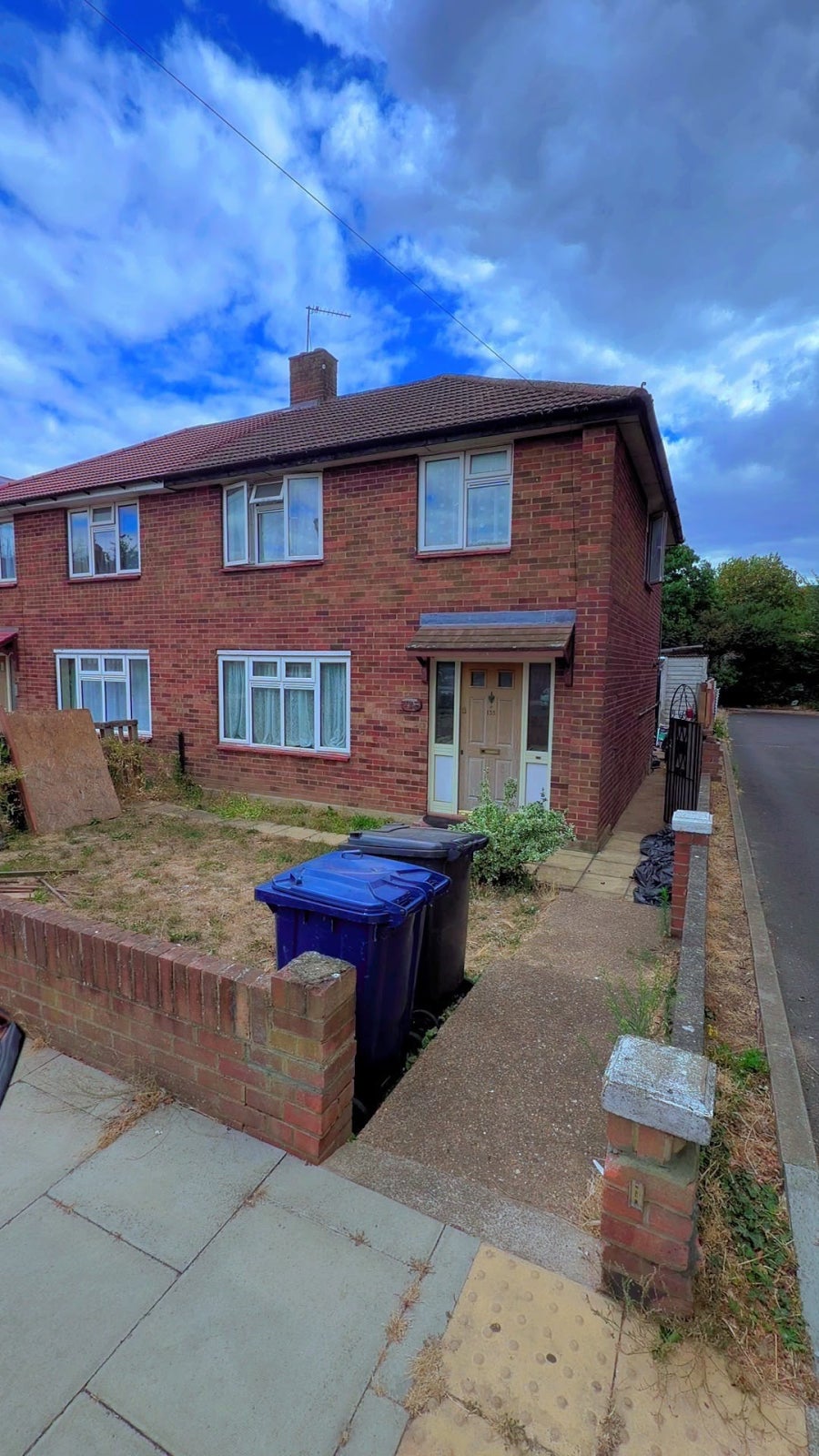 House Hillary Road in Greater London