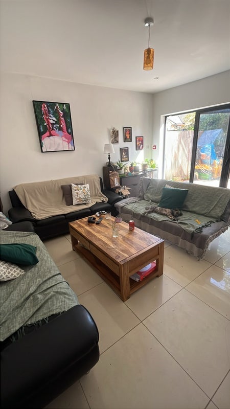 Room Athlone Road in Greater London