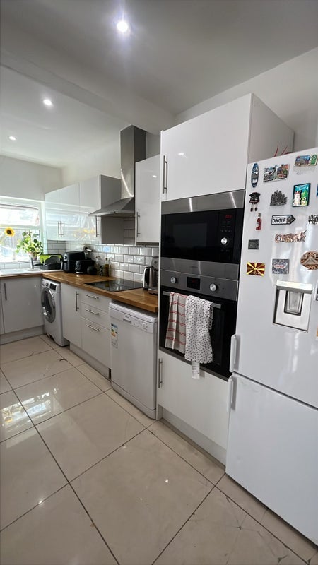 Room Athlone Road in Greater London