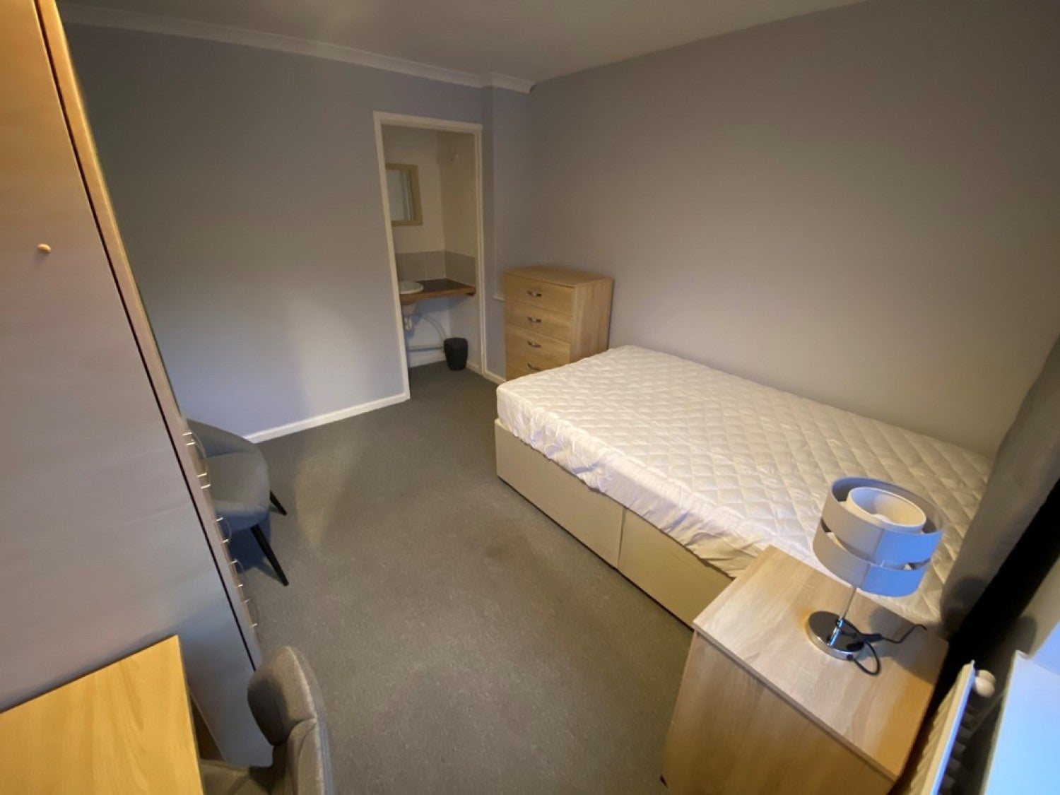 Room Warren Road in Winchester
