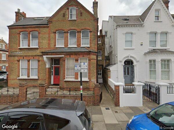 Flat Thurleigh Road in Greater London