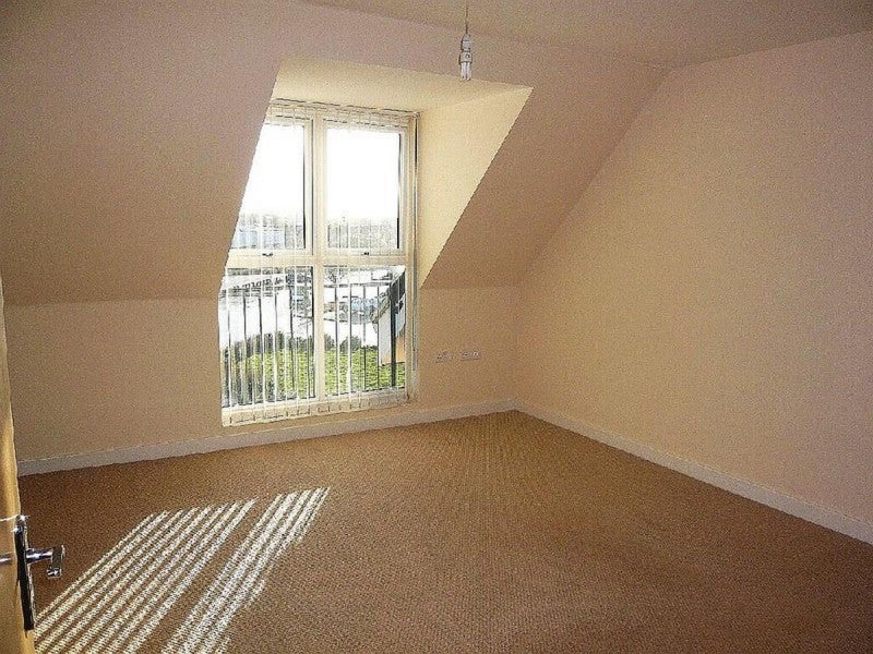 Flat Lime Kiln Close in Harry Stoke