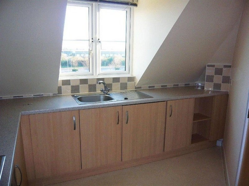 Flat Lime Kiln Close in Harry Stoke