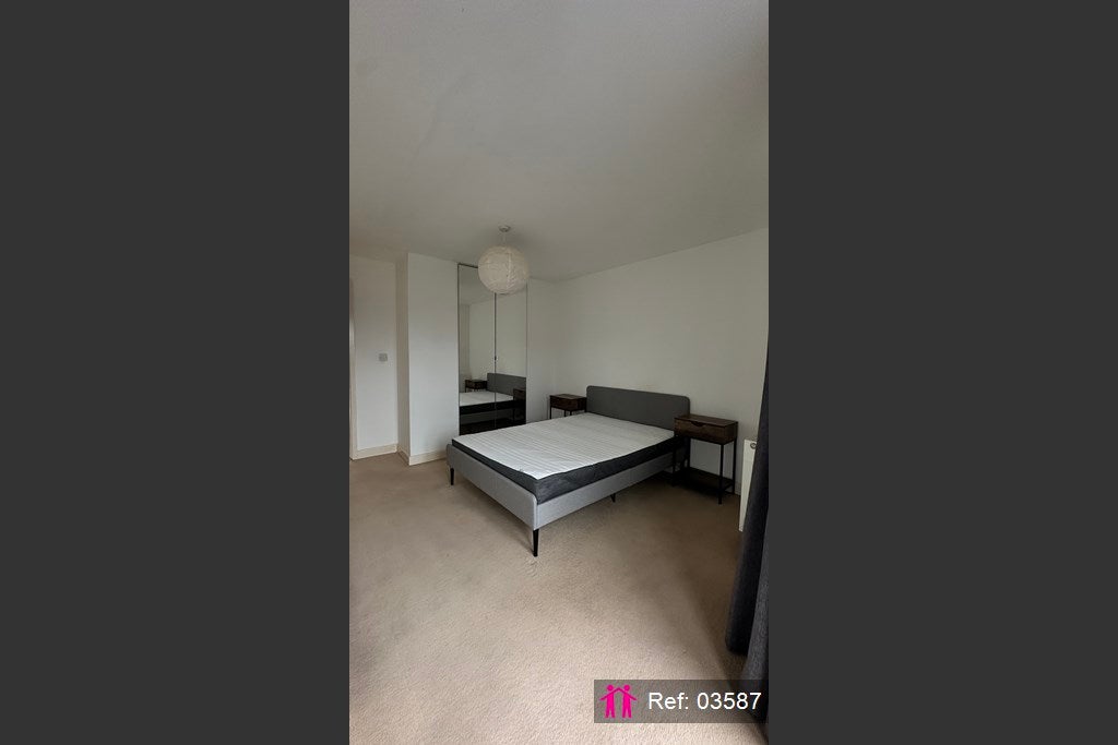 Flat Poplar High Street in Greater London