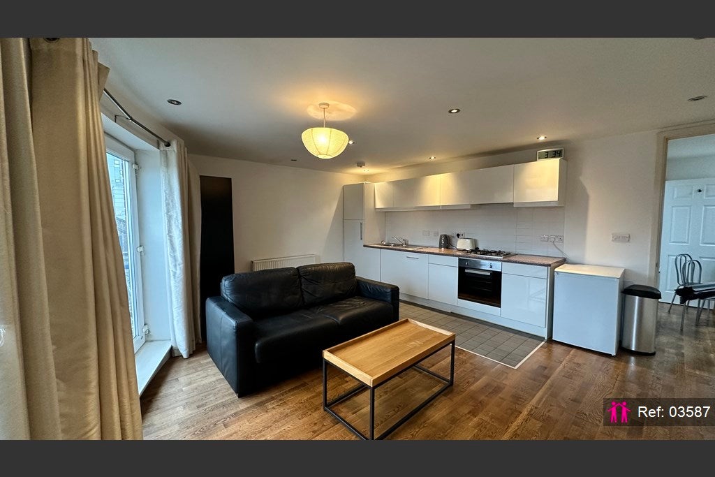 Flat Poplar High Street in Greater London