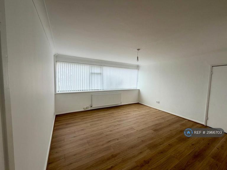 Flat Middlefield Gardens in Halesowen
