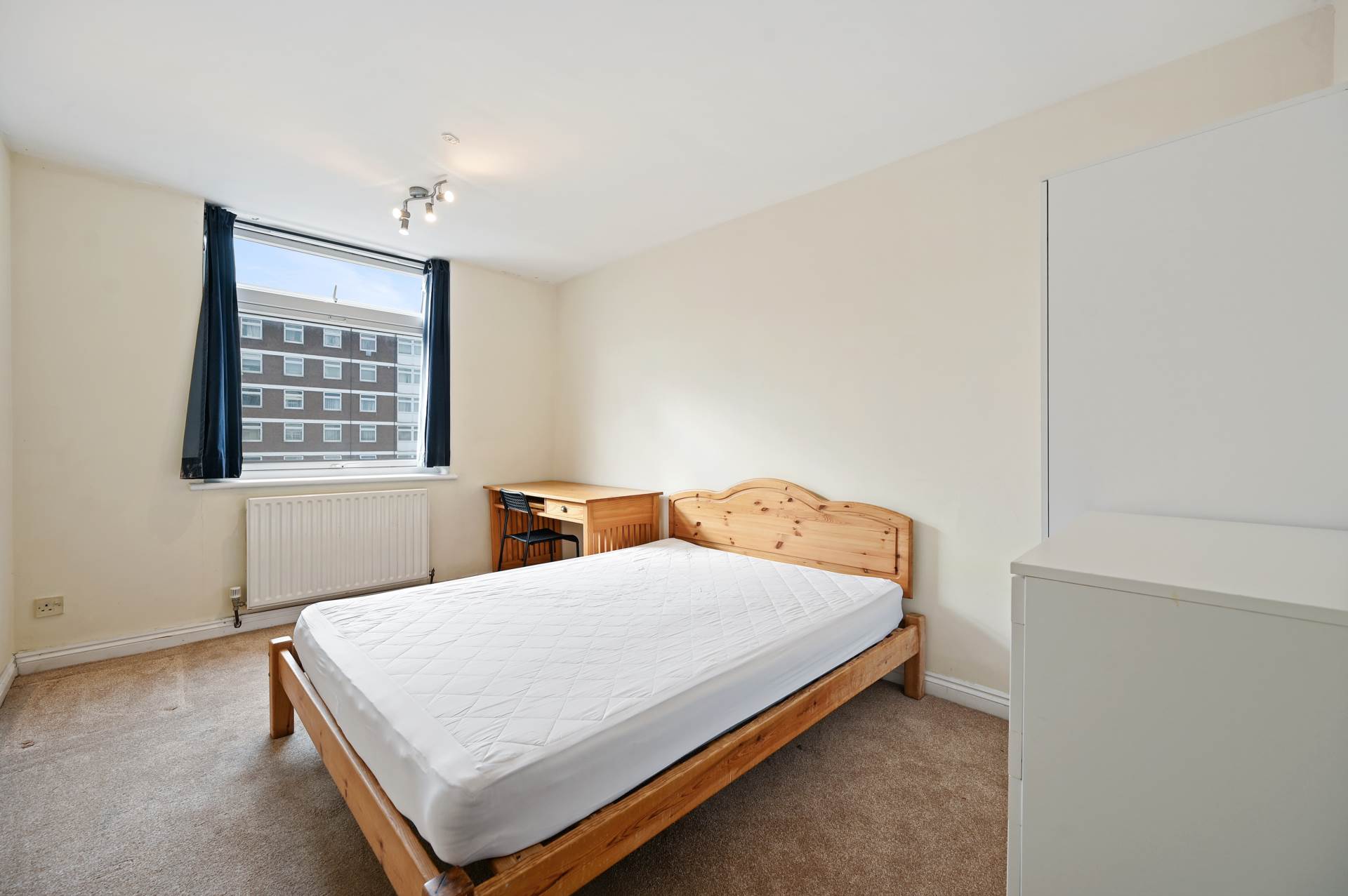 Flat Shepherds Bush Green in Greater London