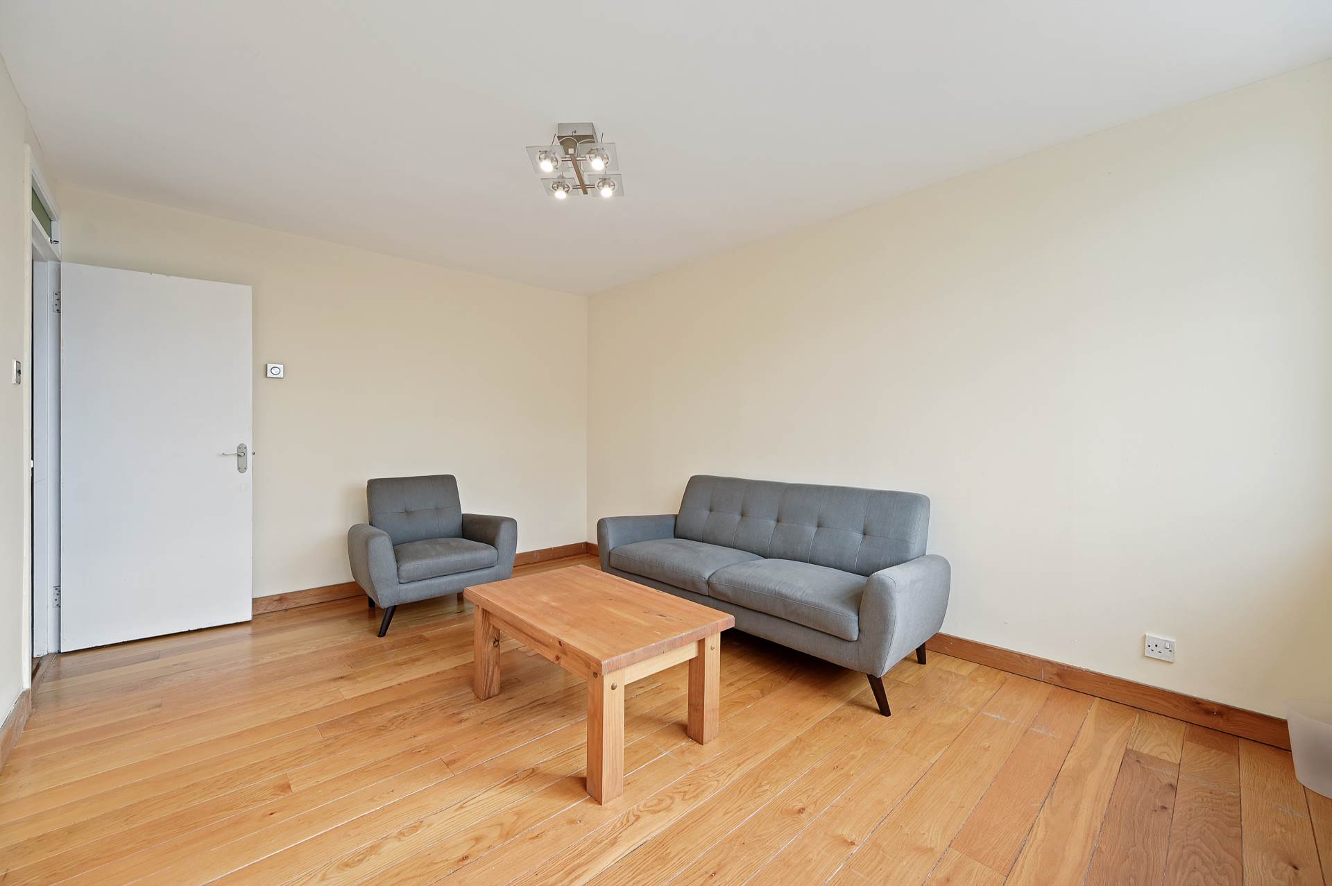 Flat Shepherds Bush Green in Greater London