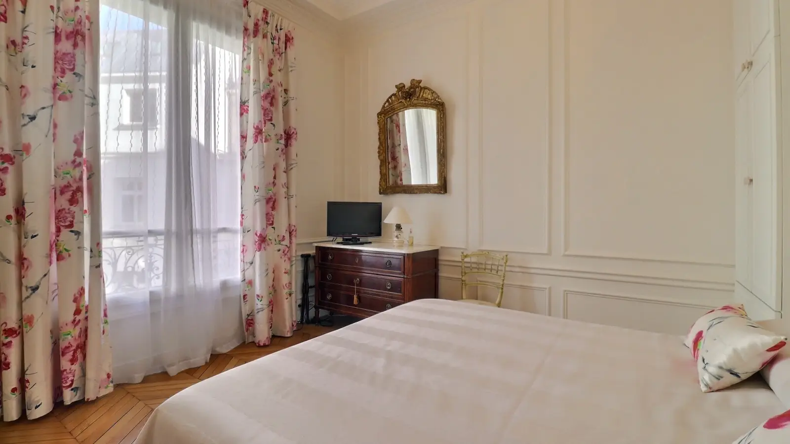 Appartement Rue Villaret de Joyeuse à Paris