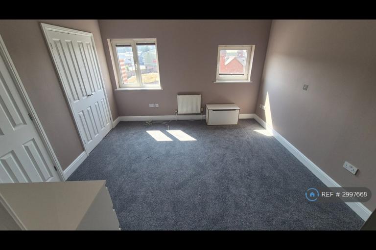 Room Patteson Road in Ipswich