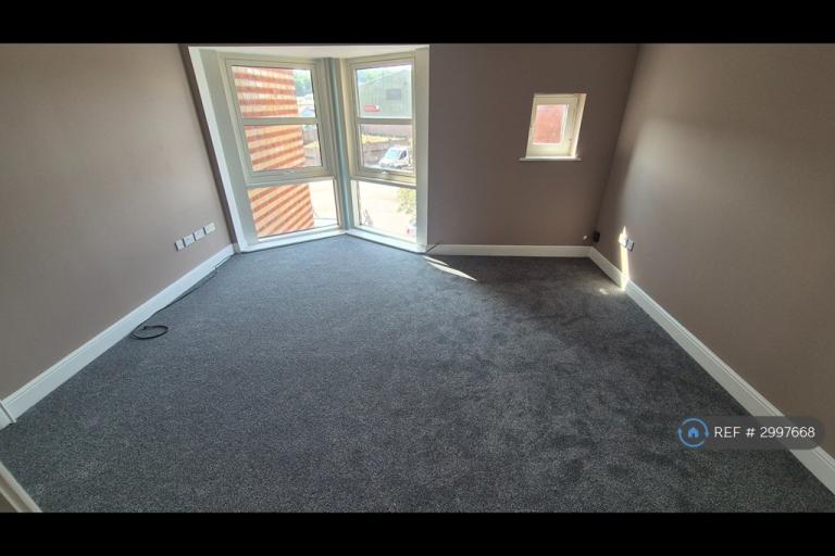 Room Patteson Road in Ipswich