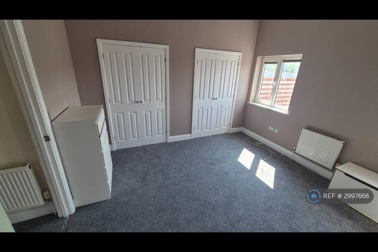 Room Patteson Road in Ipswich