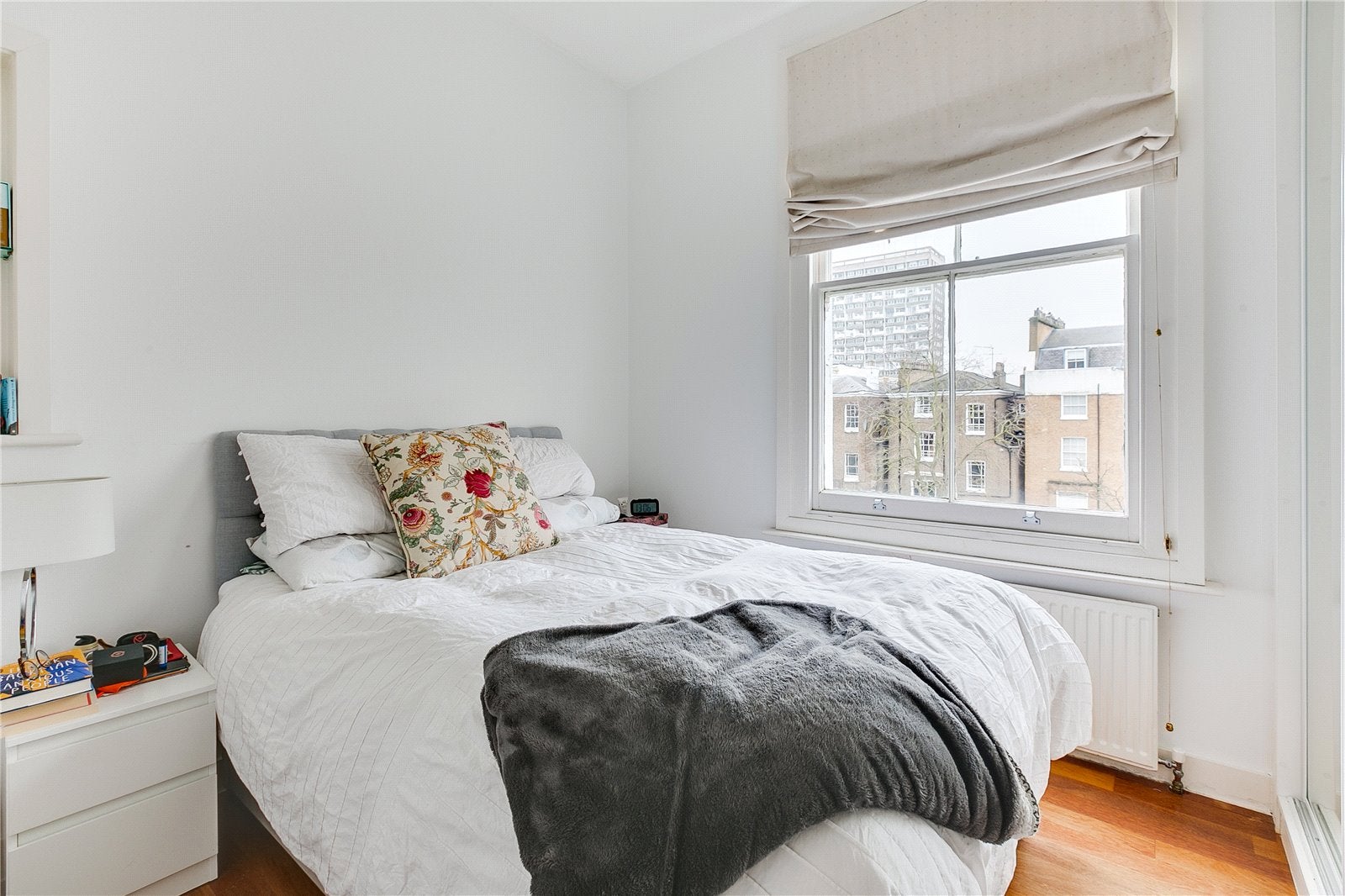 Flat Linden Gardens in Greater London