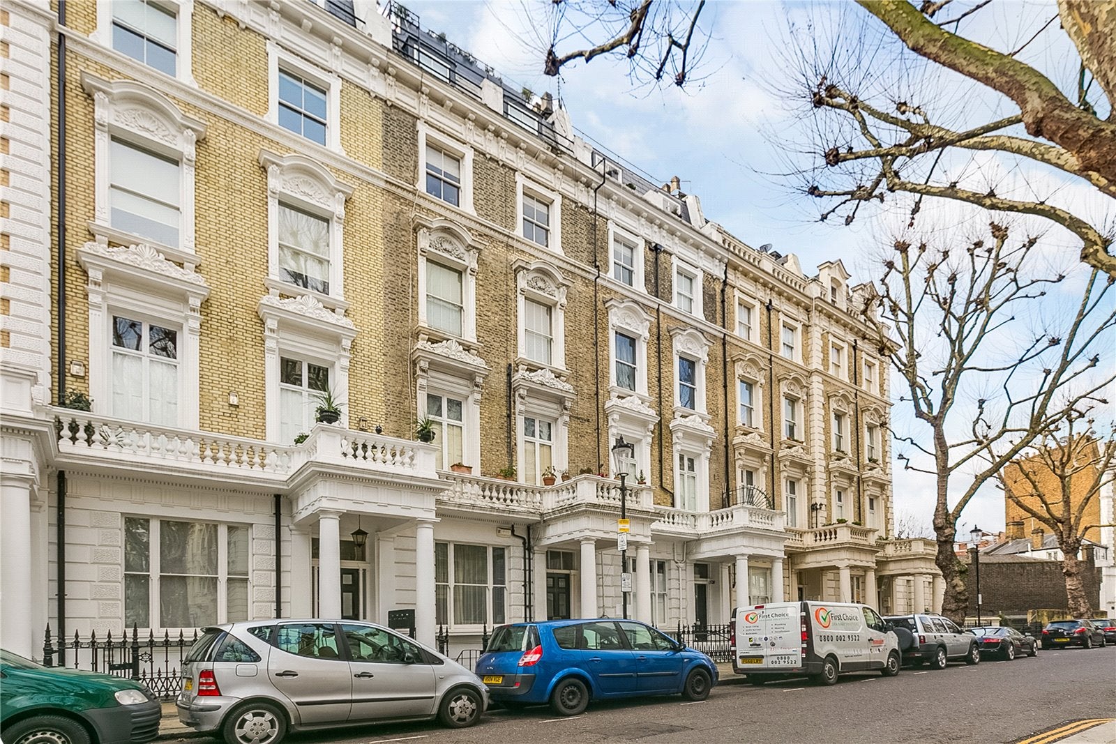 Flat Linden Gardens in Greater London