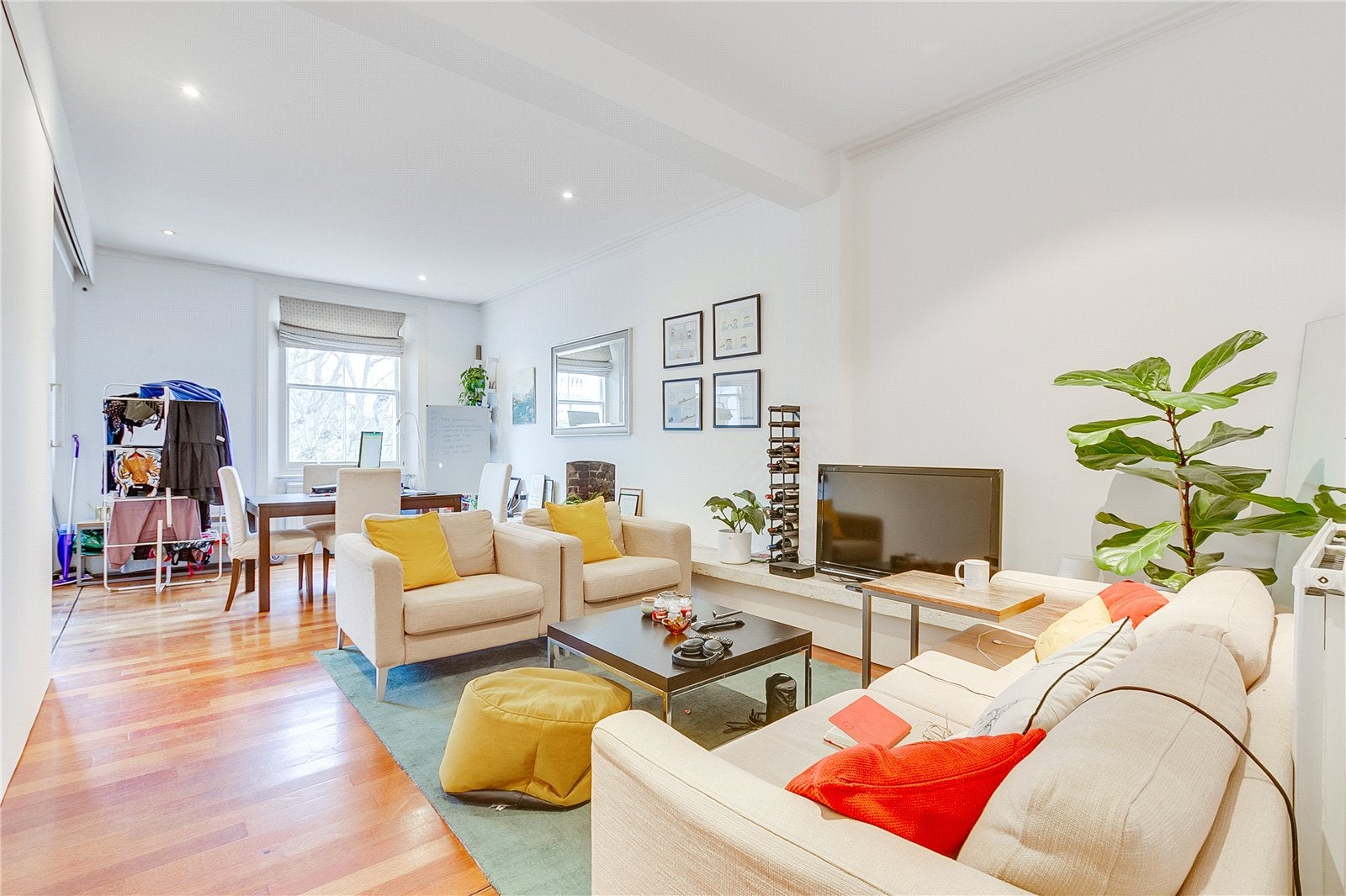 Flat Linden Gardens in Greater London