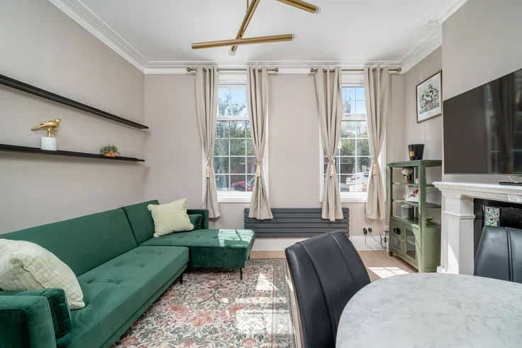 Flat Racton Road in Greater London