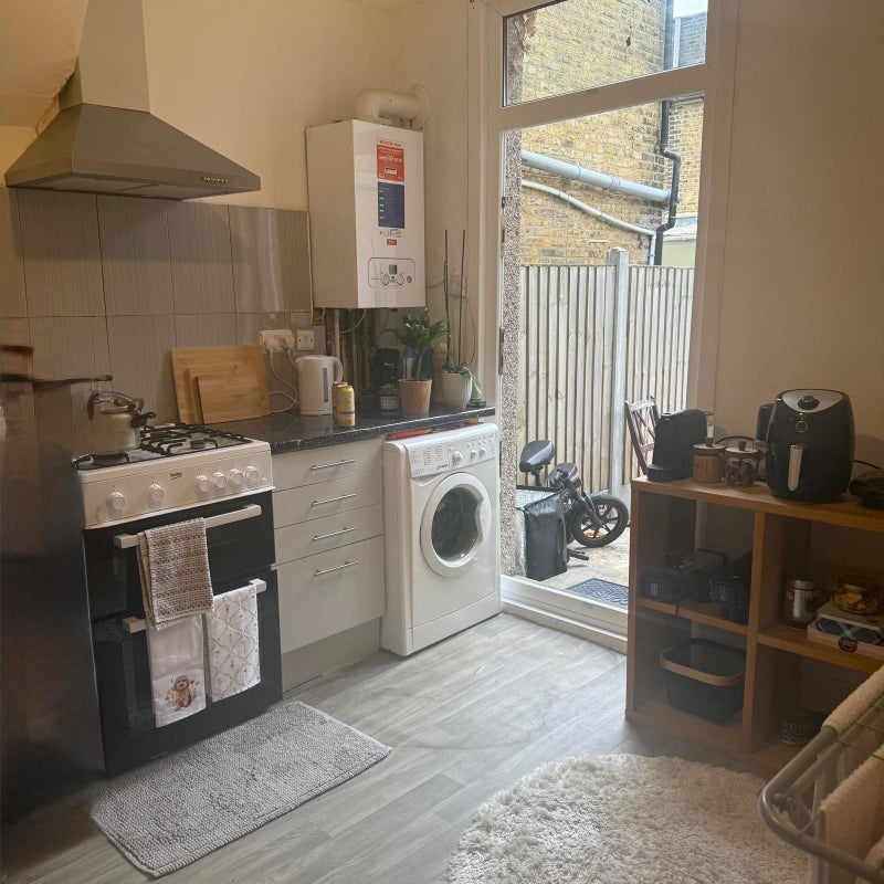 Flat Granleigh Road in Greater London