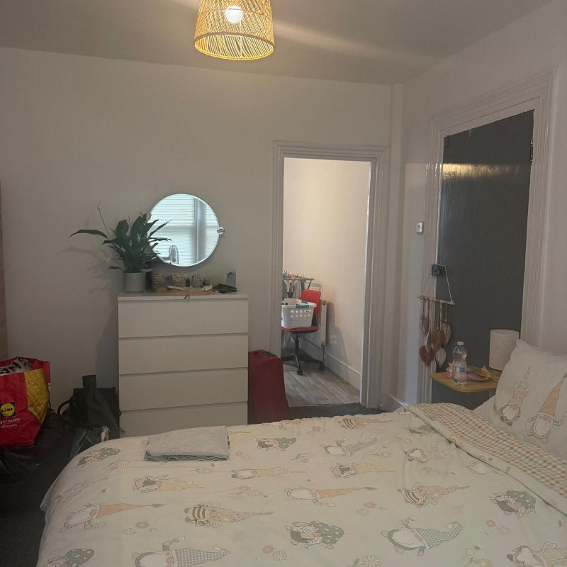 Flat Granleigh Road in Greater London