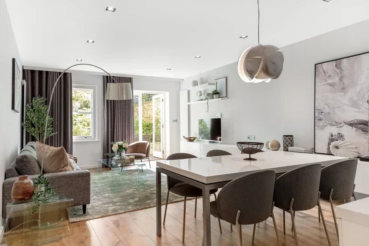 Flat Pembridge Gardens in Greater London