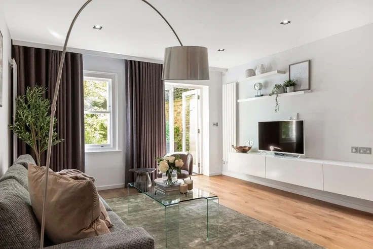 Flat Pembridge Gardens in Greater London