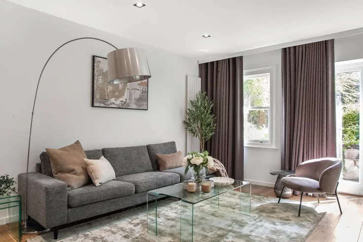 Flat Pembridge Gardens in Greater London