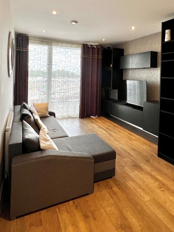 Flat Nicholson Square in Greater London