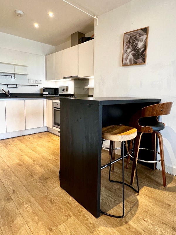 Flat Nicholson Square in Greater London
