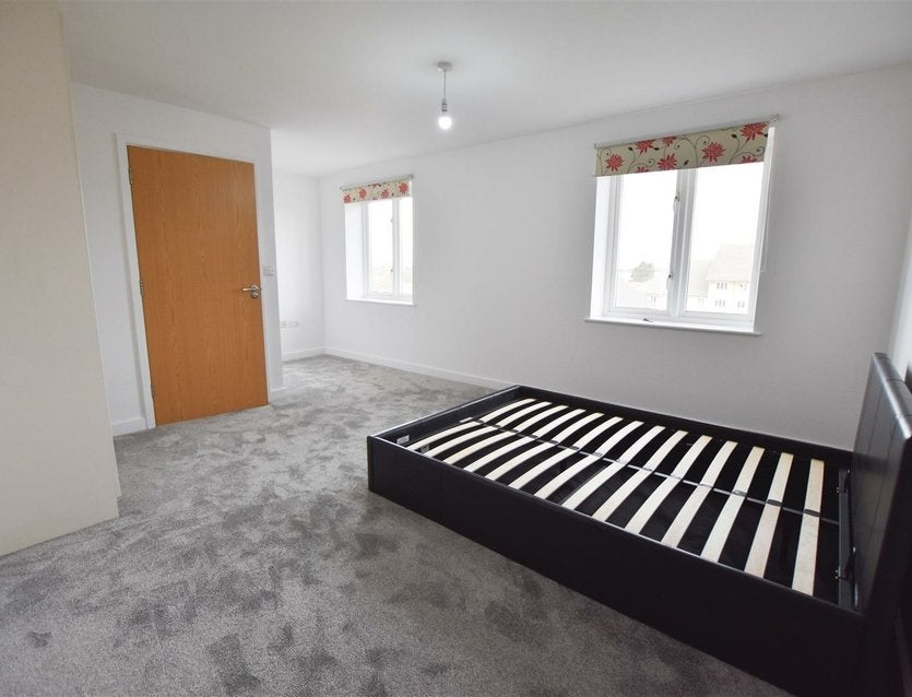 Flat Park Lodge Avenue in Greater London