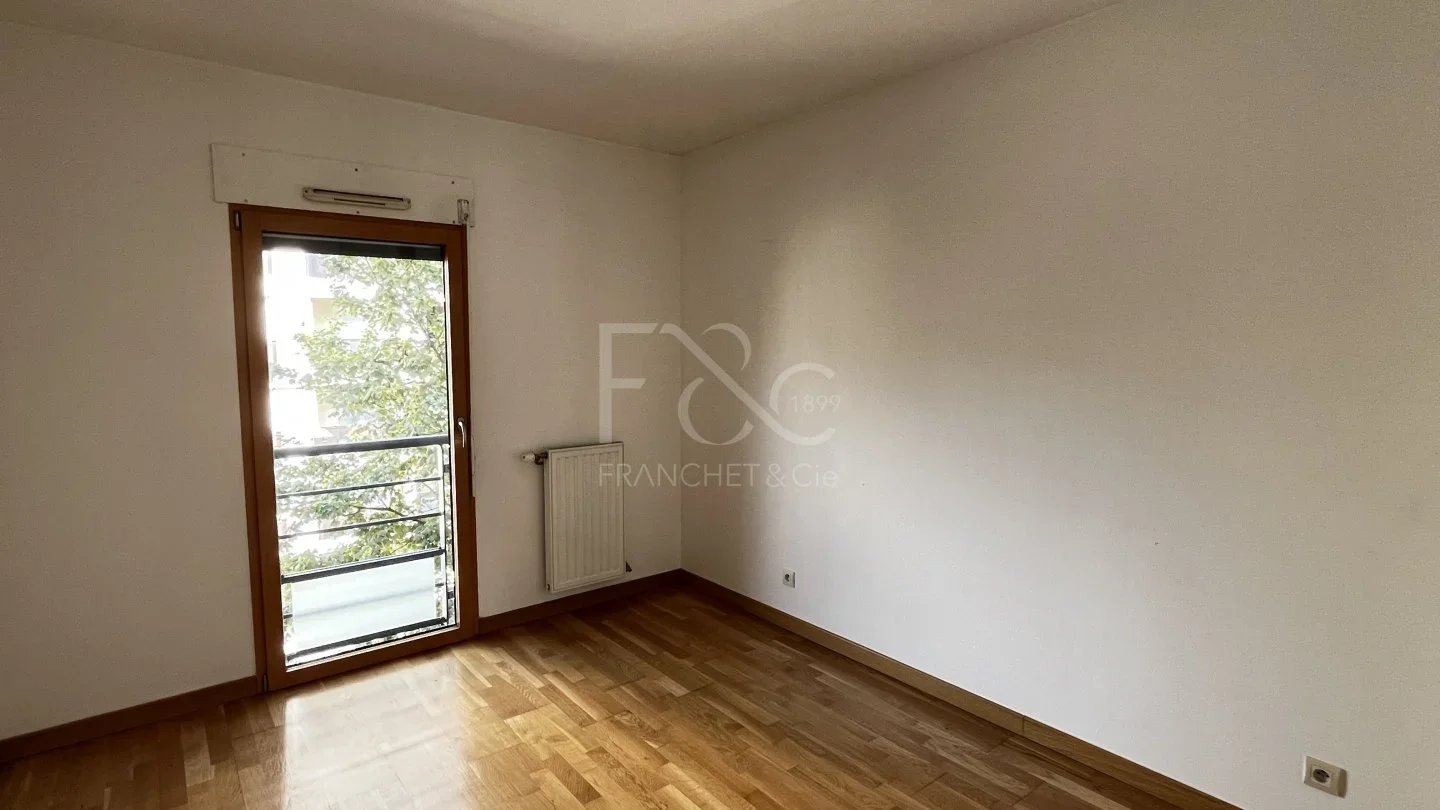 Flat Avenue Piaton in Villeurbanne