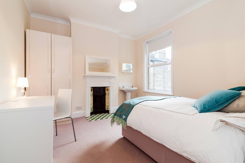 Room Cedars Road in Greater London
