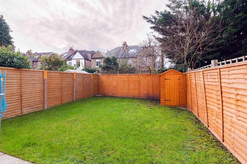 Room Cedars Road in Greater London