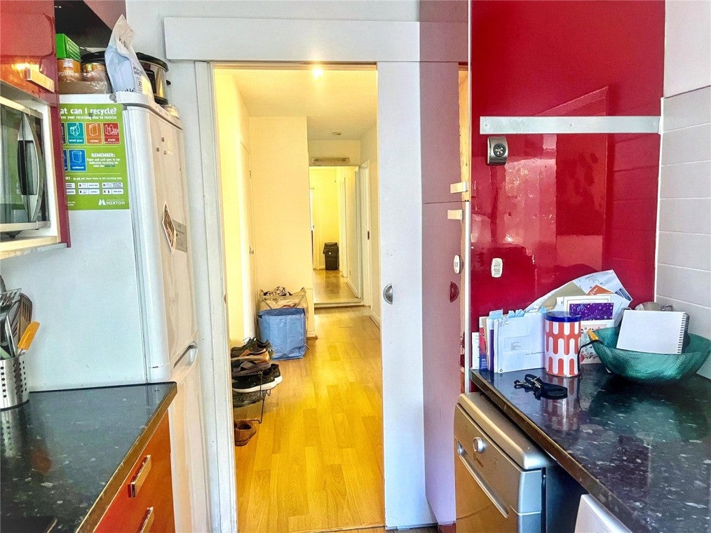 Flat Denmark Avenue in Greater London