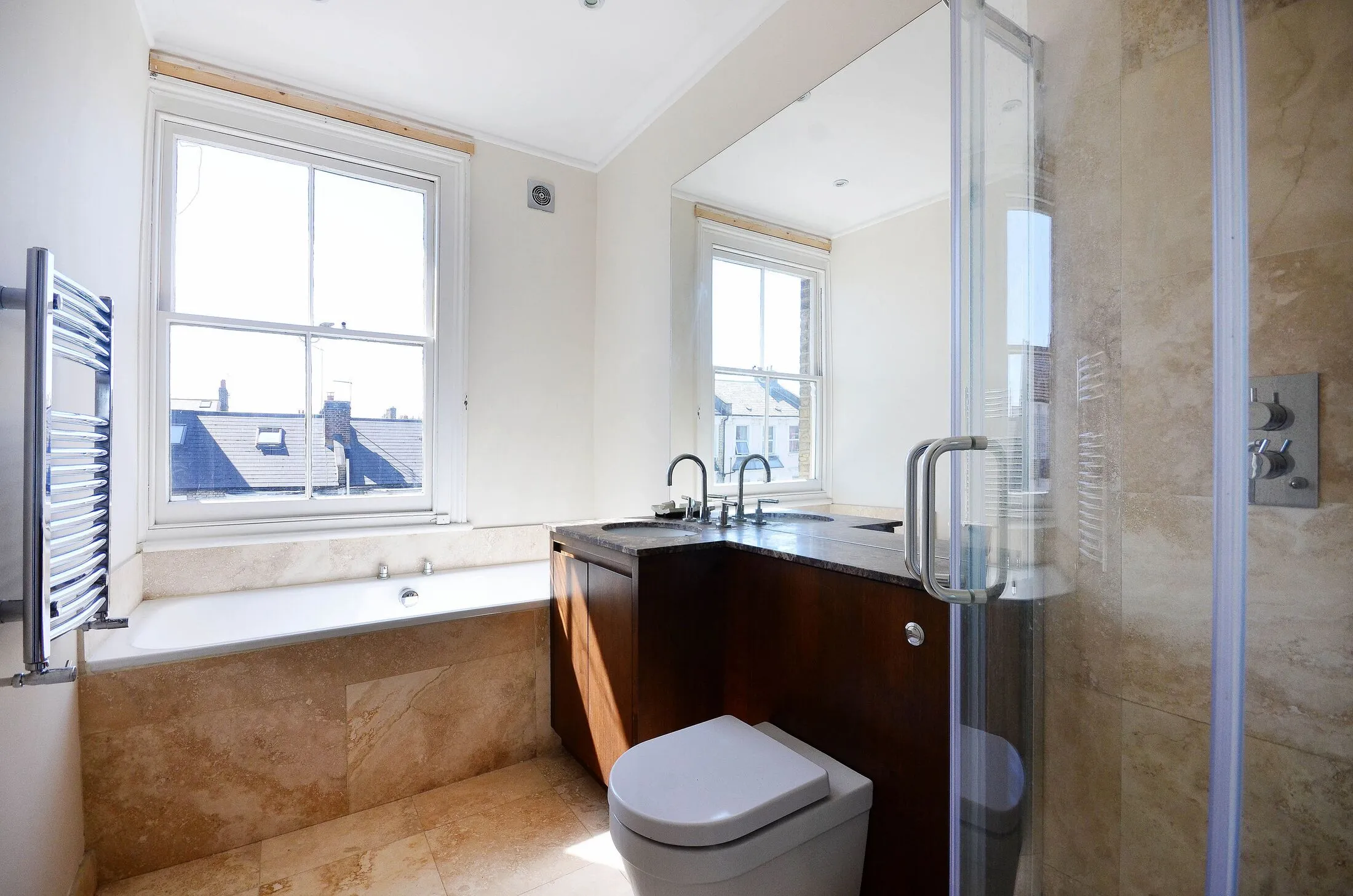 Flat Warbeck Road in Greater London