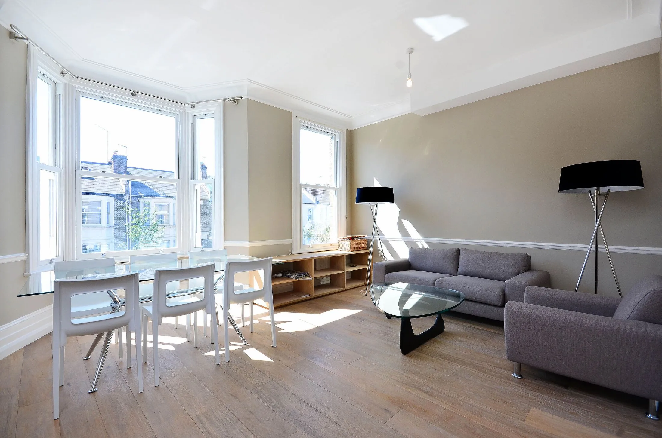 Flat Warbeck Road in Greater London