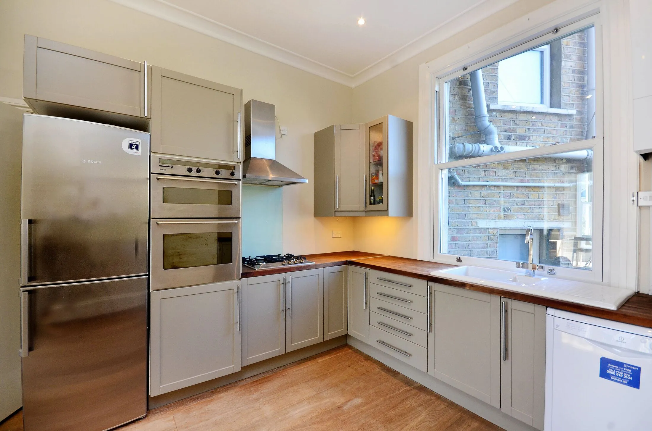 Flat Warbeck Road in Greater London