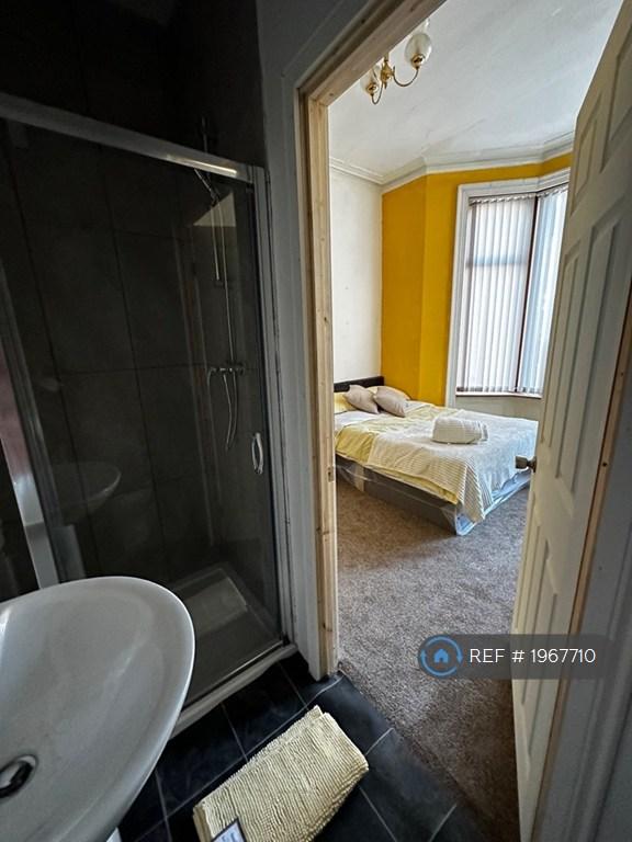 Room Highfield Lane in Bradford