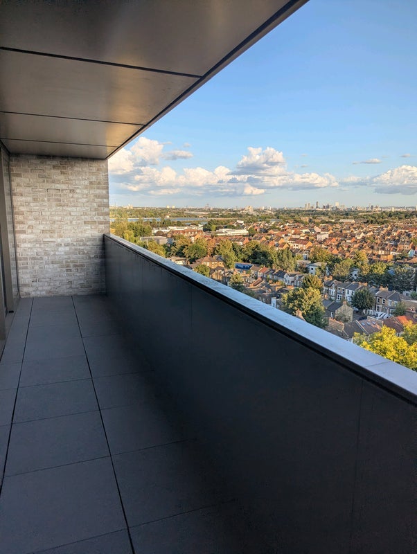 Room High Road in Greater London