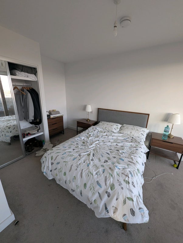 Room High Road in Greater London