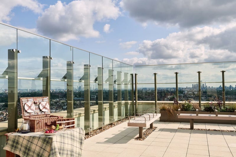 Room High Road in Greater London