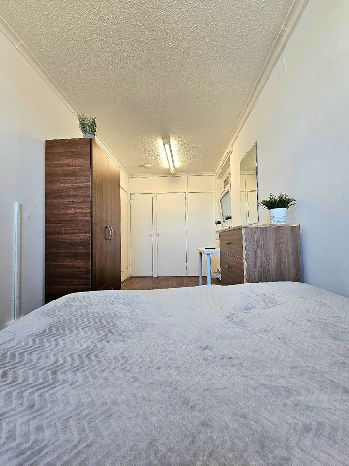 Room Saxon Road in Greater London