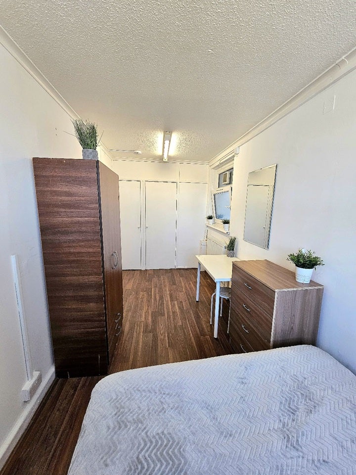 Room Saxon Road in Greater London