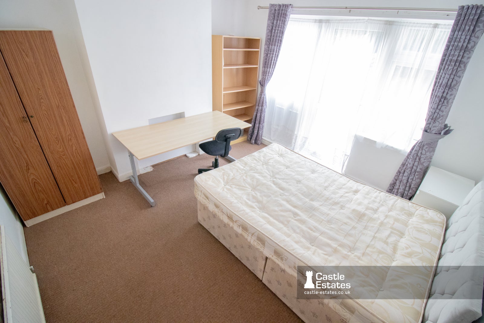 Room Lower Road in Nottingham