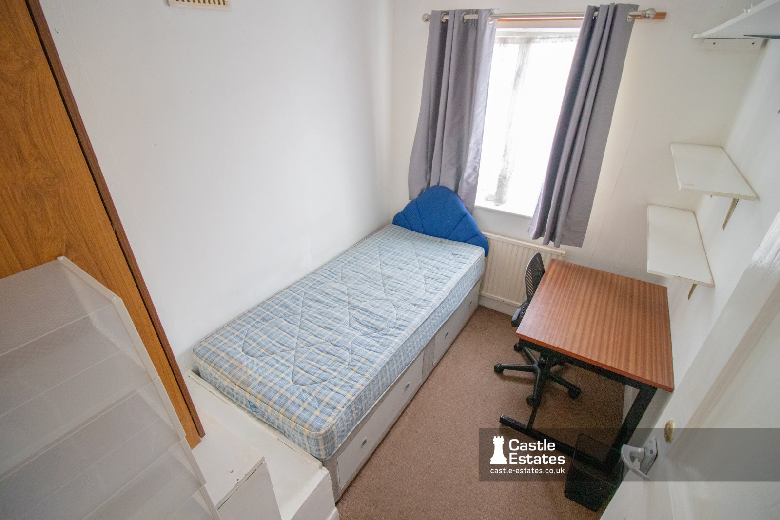 Room Lower Road in Nottingham
