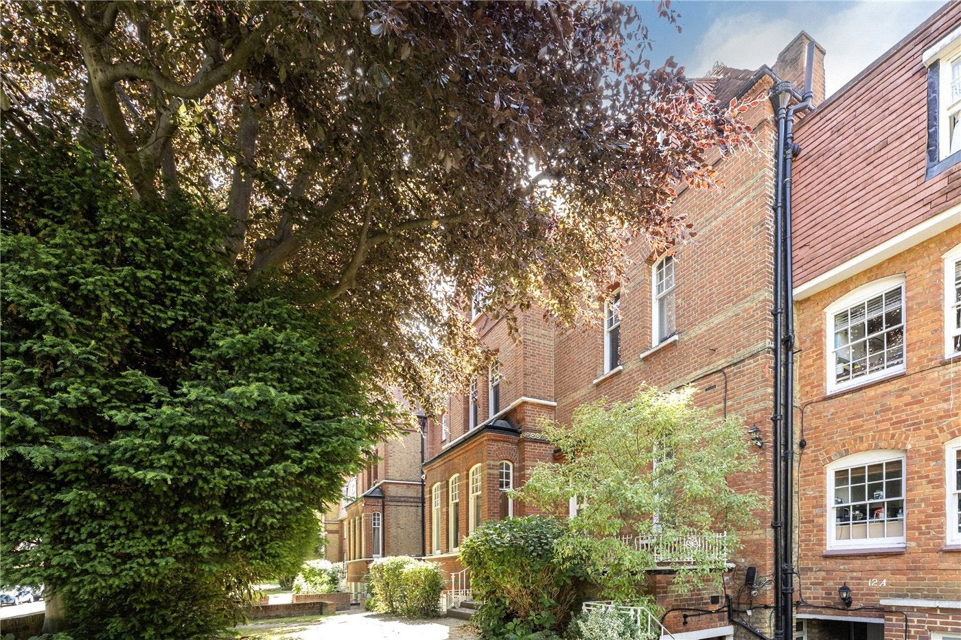 Flat Cambalt Road in Greater London