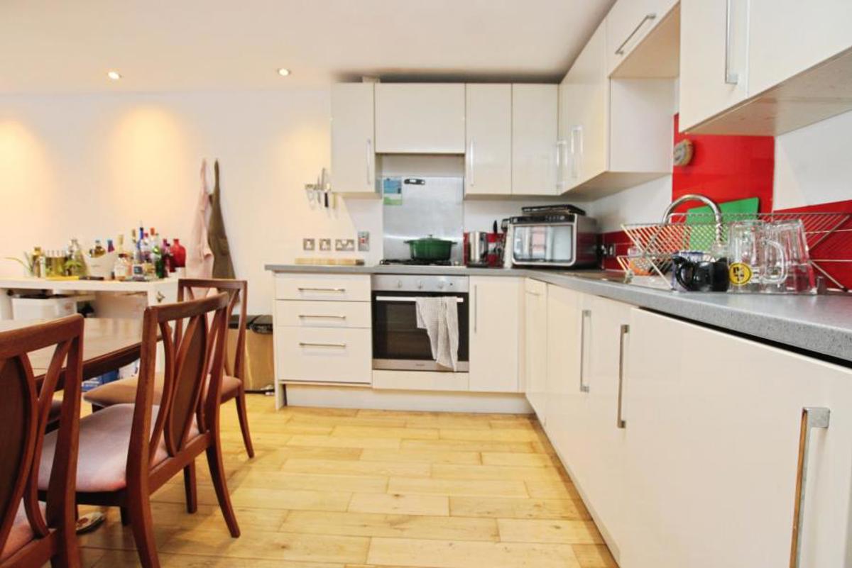 Flat Gloucester Road in Bristol