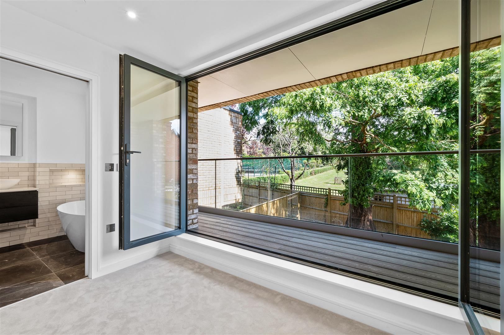 House Orchard Grove in Greater London