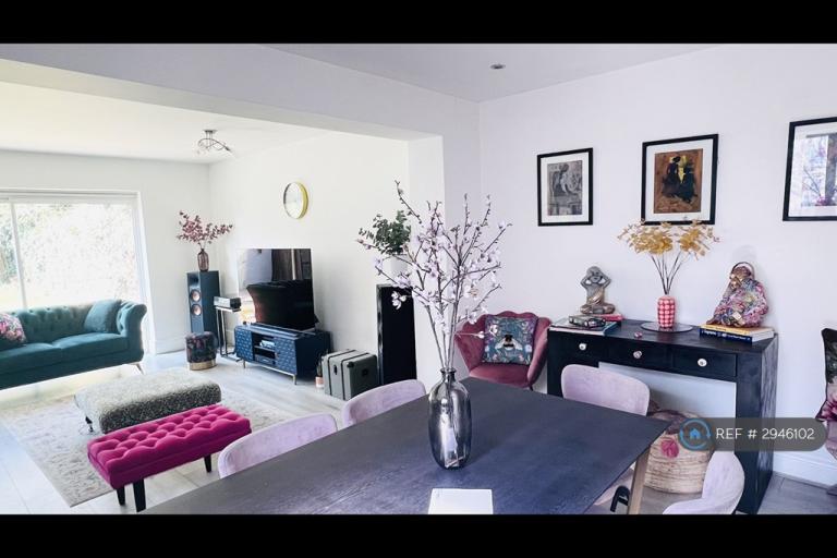 House Laughton Road in Greater London