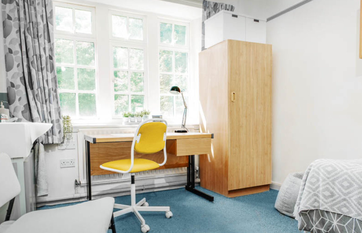 Room Weetwood Court in Leeds