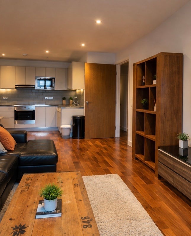 Room Holman Road in Greater London
