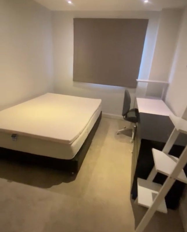 Room Holman Road in Greater London